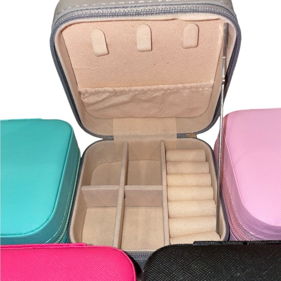 BOUTIQUE Jewel Case Small Travel Zip Around - NEW - Picture 3 of 4